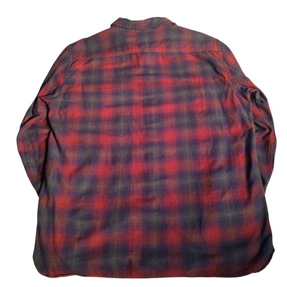 Men's Levis size (M) long sleeve Black and Red plaid shirt - Picture 2 of 6